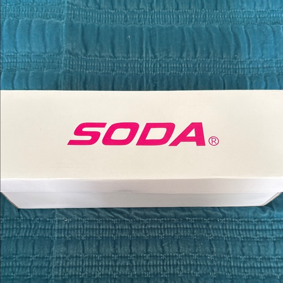 Soda Pink Jelly Slide Sandals with Chunky Chain Size 10 New In Box - Picture 4 of 5